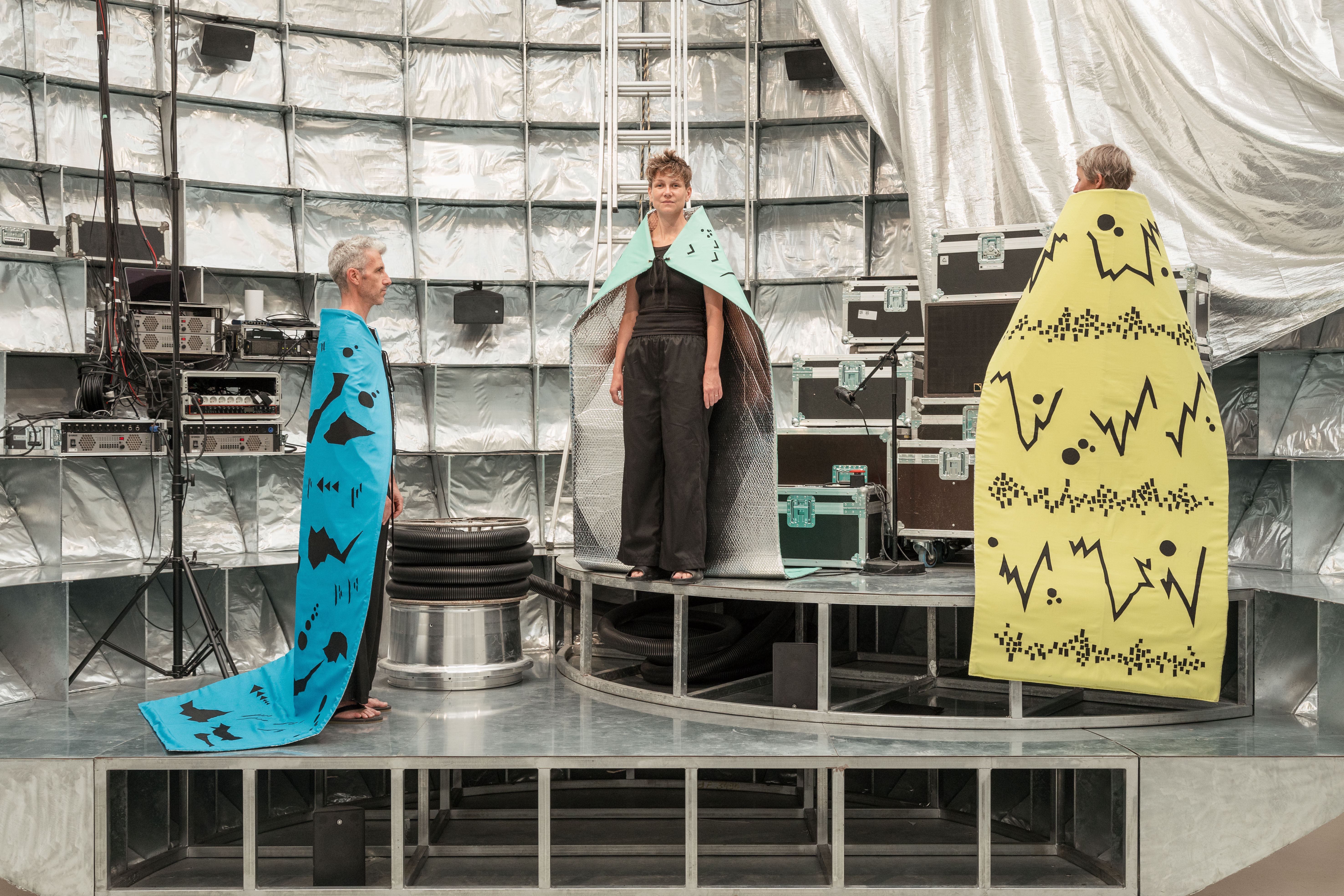 Earth / Ball / Theater, le bal de la Terre 